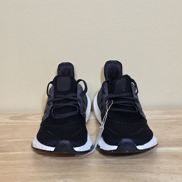 Adidas Ultraboost 22 Women's Size 8.5 White Black Running Shoes GX5591 NEW - Picture 2 of 7
